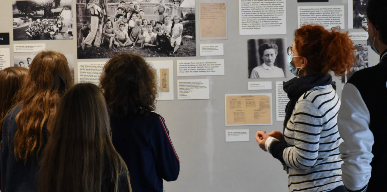 élèves des collèges Marcel-Bouvier (Abrets-en-dauphiné) et Arc-en-Ciers (les Avenières-Veyrins-Thuellin) dans le cadre de la création d'un projet musical et citoyen. © Maison d'Izieu