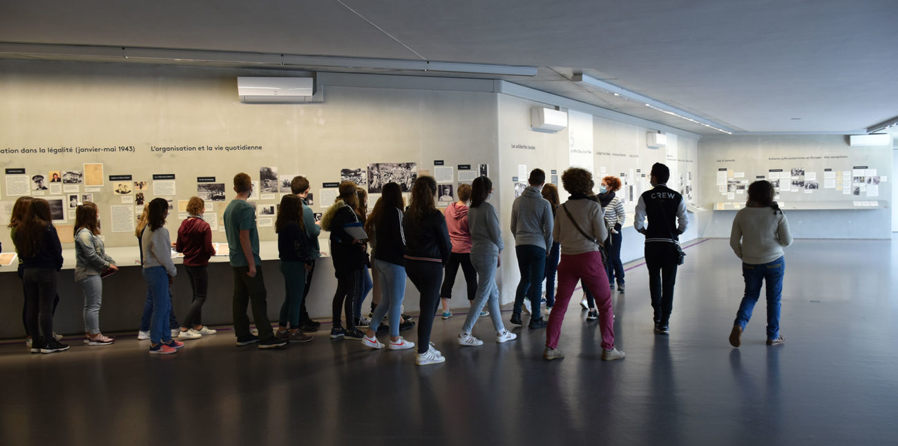 élèves des collèges Marcel-Bouvier (Abrets-en-dauphiné) et Arc-en-Ciers (les Avenières-Veyrins-Thuellin) dans le cadre de la création d'un projet musical et citoyen. © Maison d'Izieu