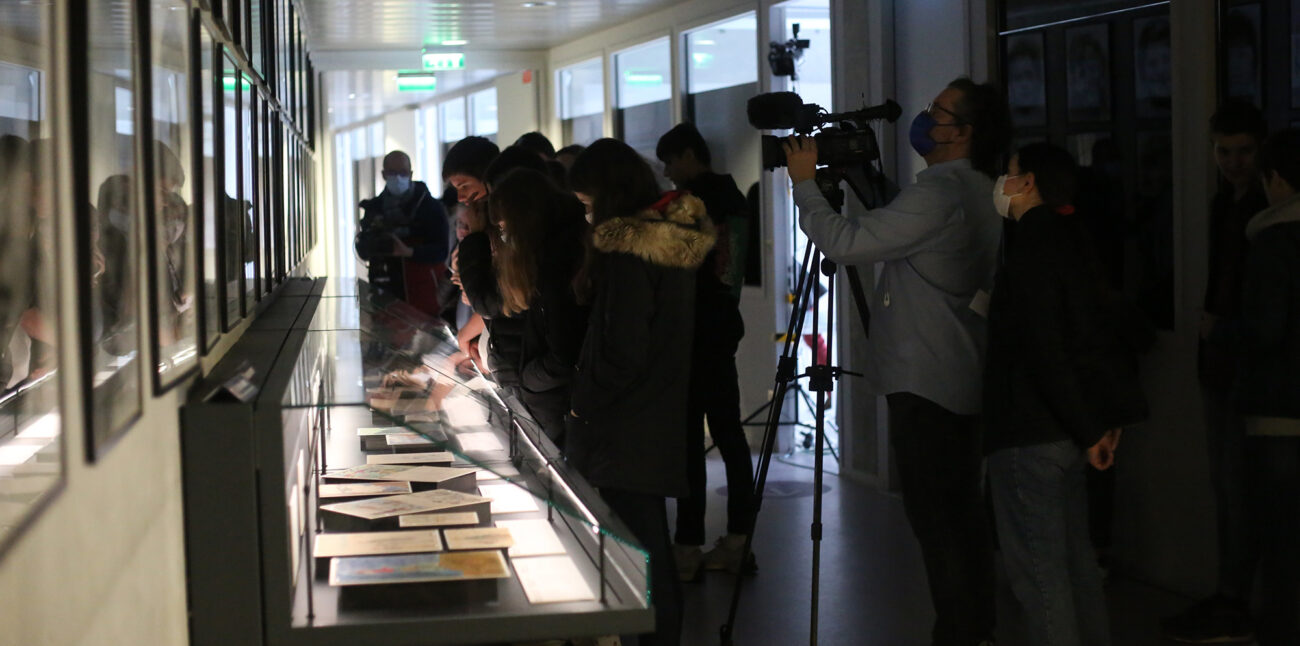 Galerie Zlatin, Découverte de l'exposition Couleurs de l'insouciance, paroles et images des enfants de la Maison d'Izieu dans les collections de la BnF © Maison d'Izieu - Y.Perrin